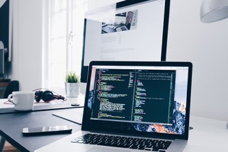 軟件開發(fā)與新媒體服務(wù)的融合 創(chuàng)新驅(qū)動與多元角色解析